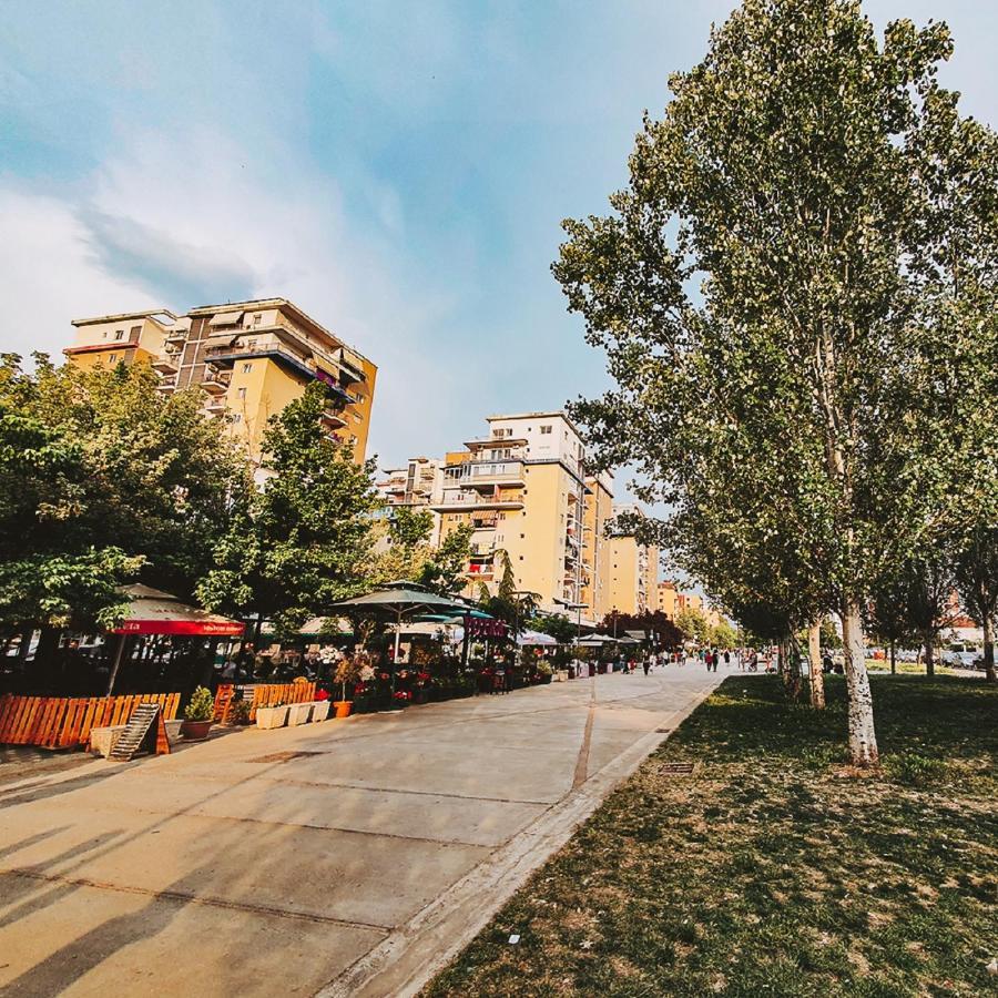 Cozy 1 Bedroom Apartment Near Parks, Cafes & Restaurants Tirana Eksteriør billede